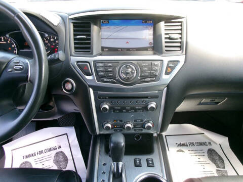 2017 Nissan Pathfinder SL