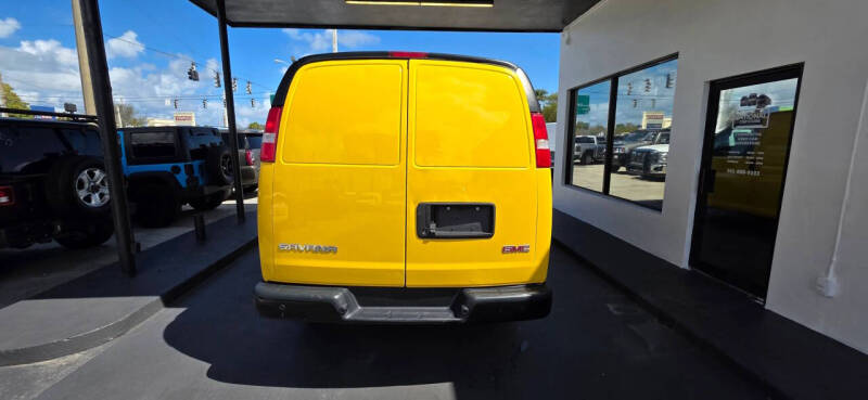 2021 GMC Savana 2500