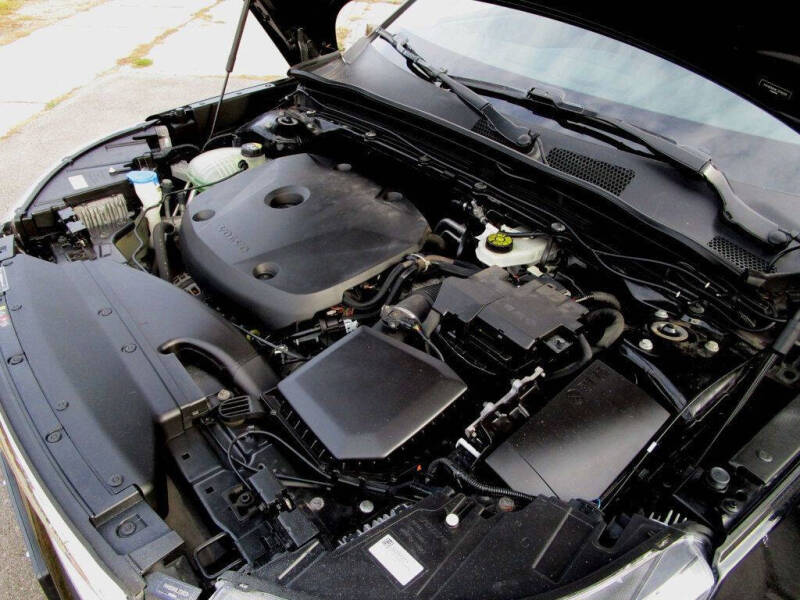 2020 Volvo XC40 T5 Momentum