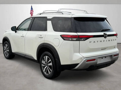 2023 Nissan Pathfinder SL