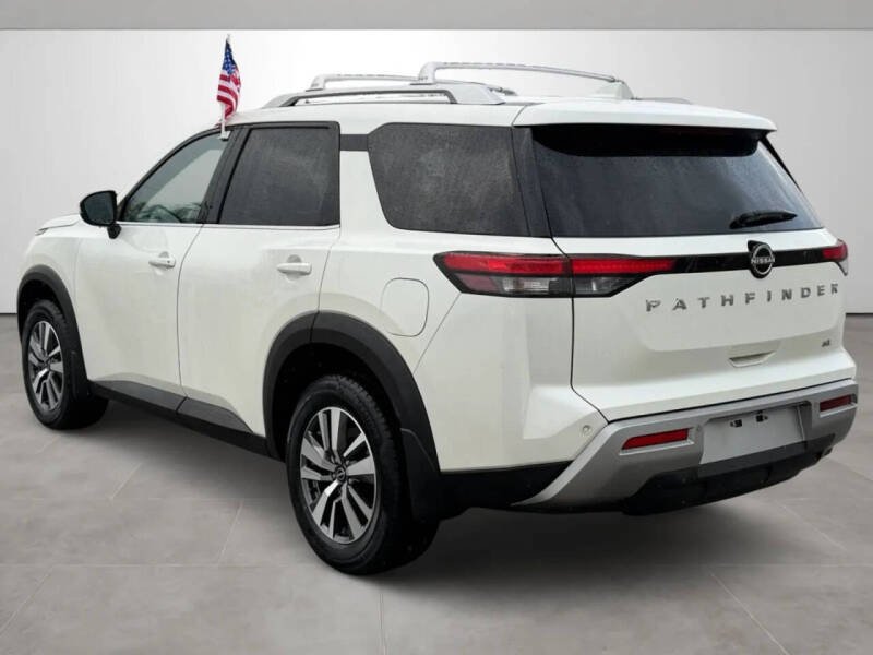 2023 Nissan Pathfinder SL