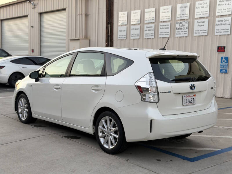 2013 Toyota Prius v Five