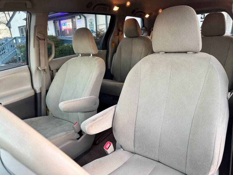2014 Toyota Sienna L 7-Passenger