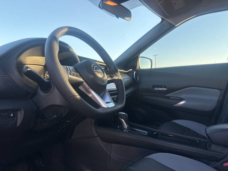 2023 Nissan Kicks SR