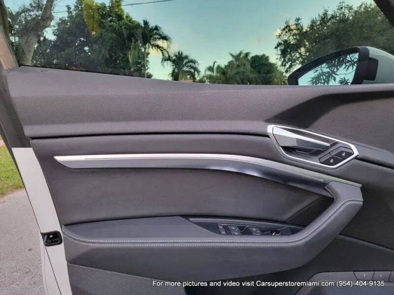 2021 Audi e-tron quattro Premium Plus