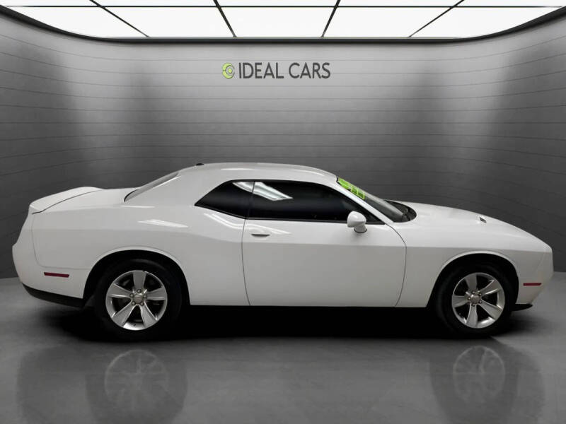 2021 Dodge Challenger SXT
