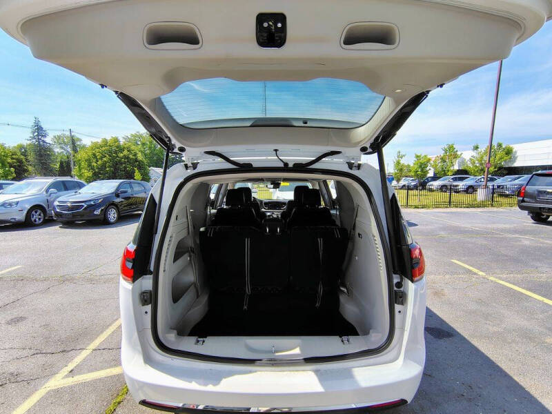 2022 Chrysler Pacifica Touring L