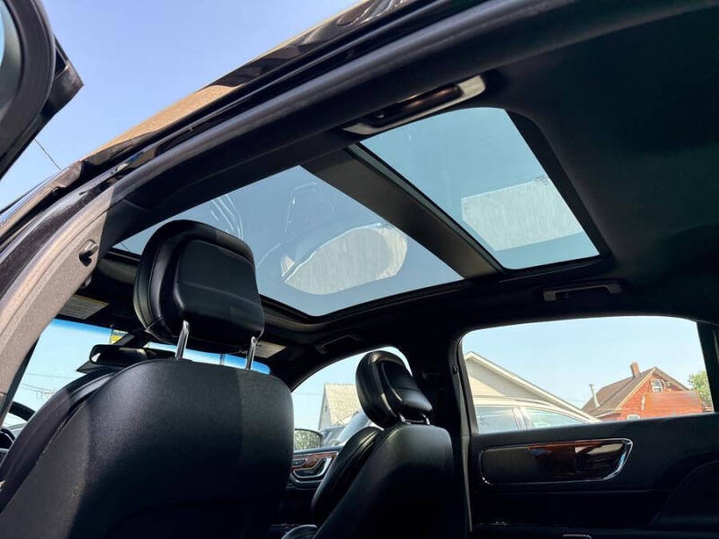 2019 Lincoln Continental Select