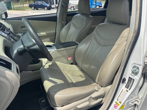 2014 Toyota Prius v Five