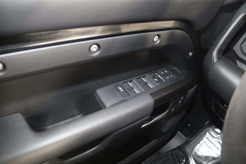2023 Land Rover Defender 110 V8