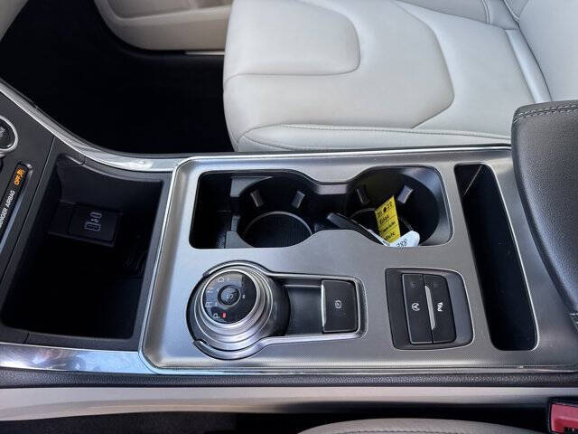 2022 Ford Edge Titanium