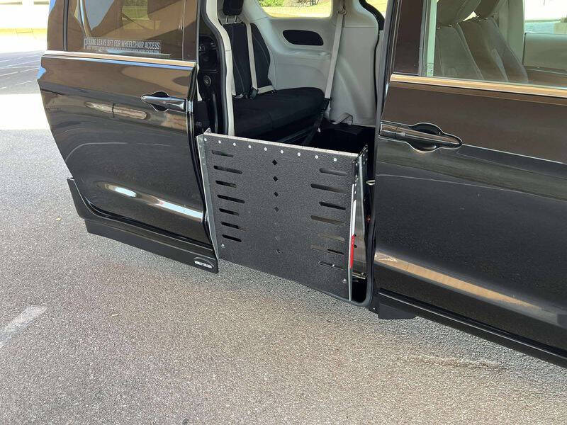 2022 Chrysler Voyager LX