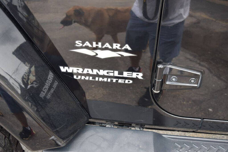 2015 Jeep Wrangler Unlimited Sahara photo 41