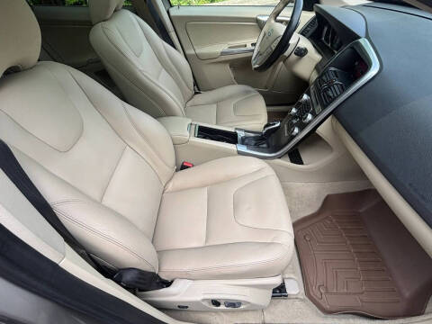 2016 Volvo XC60 T5 Drive-E Premier