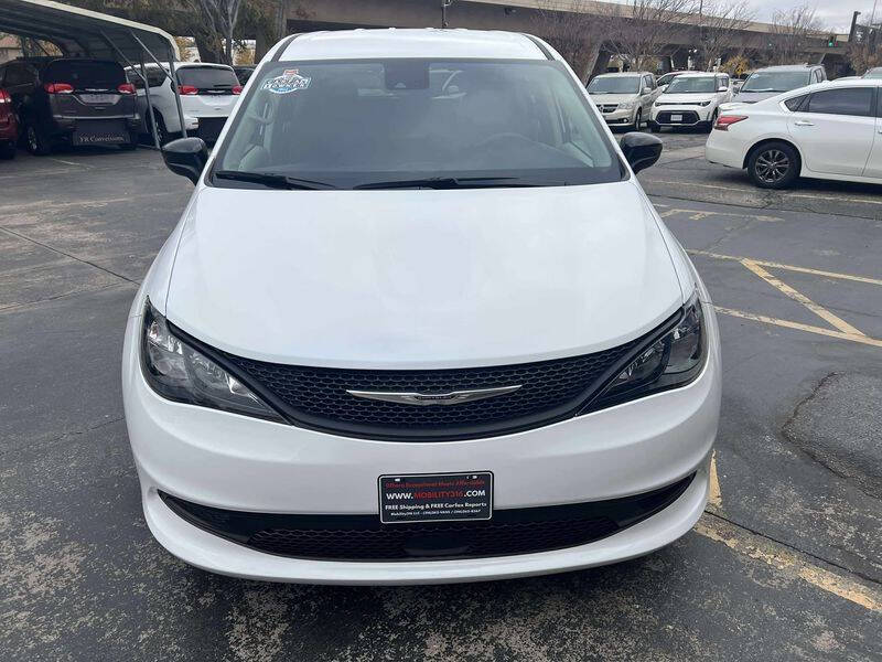 2024 Chrysler Voyager LX