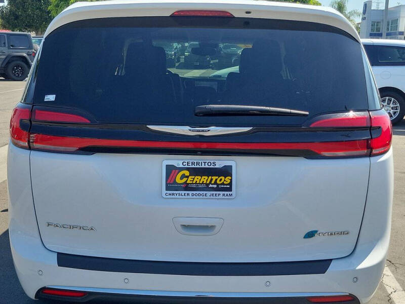 2024 Chrysler Pacifica Plug-In Hybrid Select