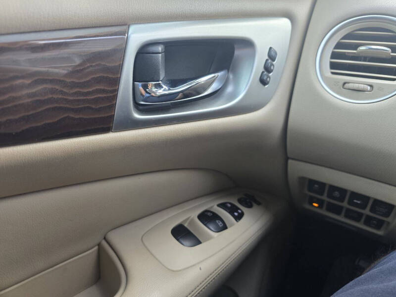 2017 Nissan Pathfinder Platinum