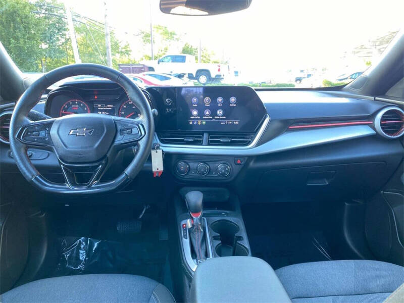 2025 Chevrolet Trax RS