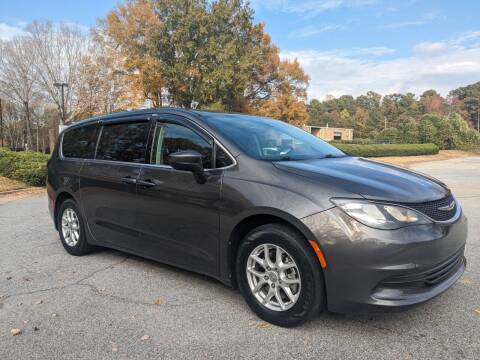 2017 Chrysler Pacifica for sale at United Luxury Motors in Stone Mountain GA