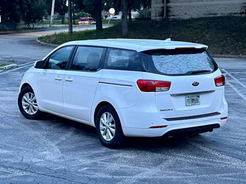 2015 Kia Sedona L