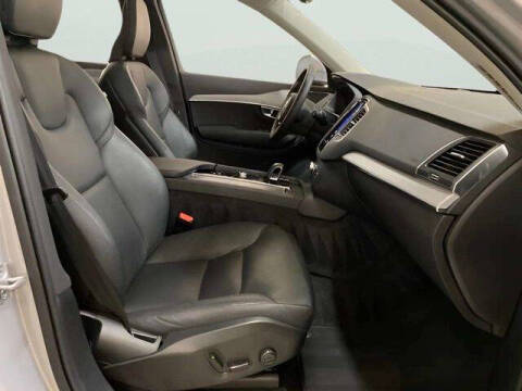 2025 Volvo XC90 B5 Core Bright Theme