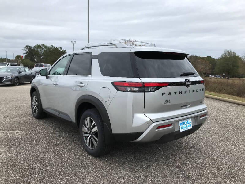 2025 Nissan Pathfinder SL