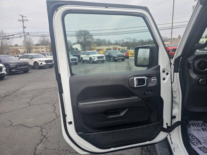 2023 Jeep Gladiator Overland