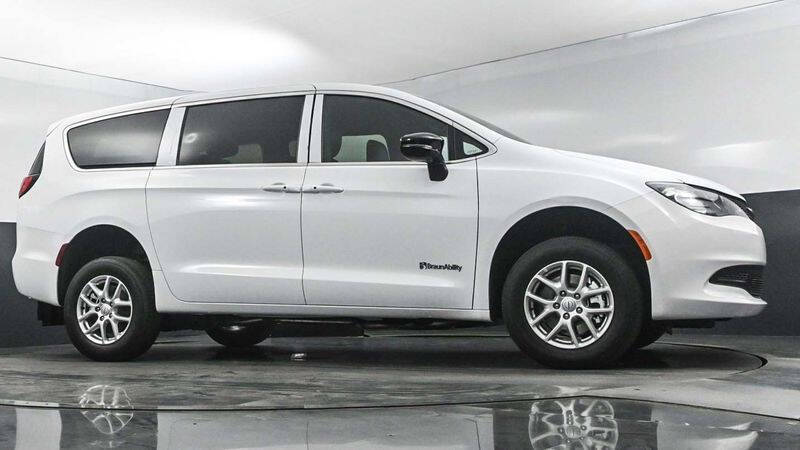 2025 Chrysler Voyager LX