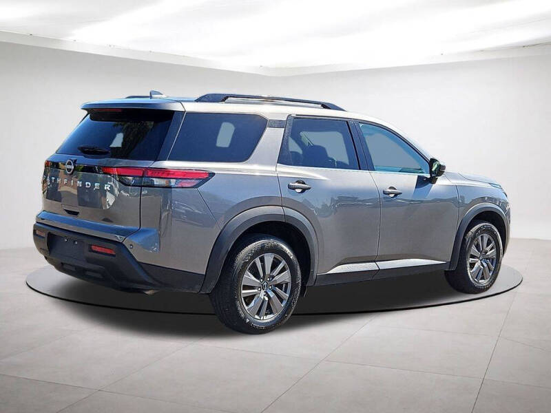 2025 Nissan Pathfinder SV