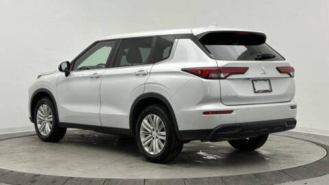 2023 Mitsubishi Outlander ES