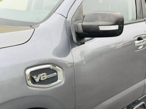 2017 Nissan Titan SV