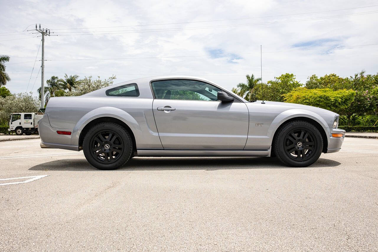 2006 Ford Mustang 12