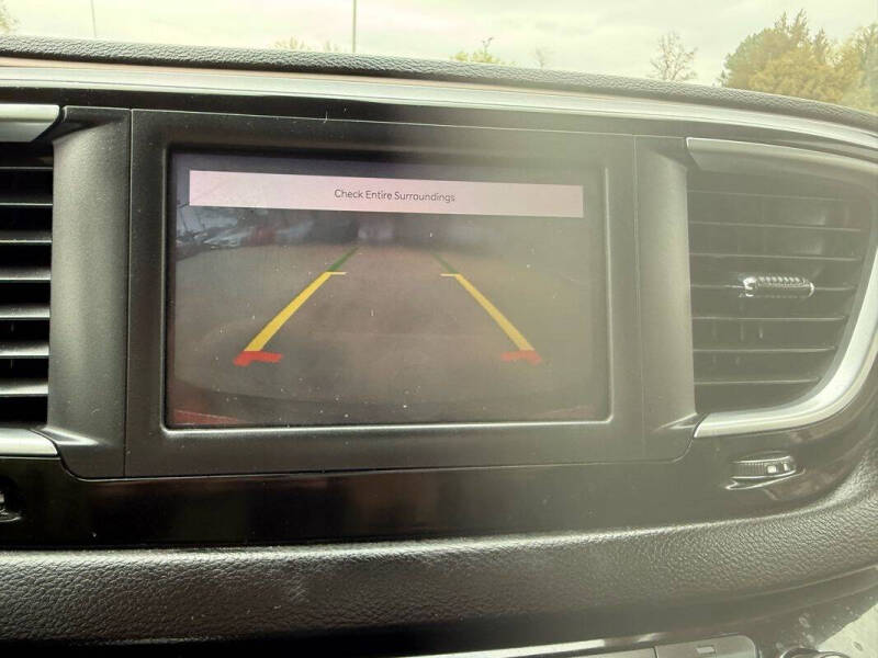 2022 Chrysler Voyager LX