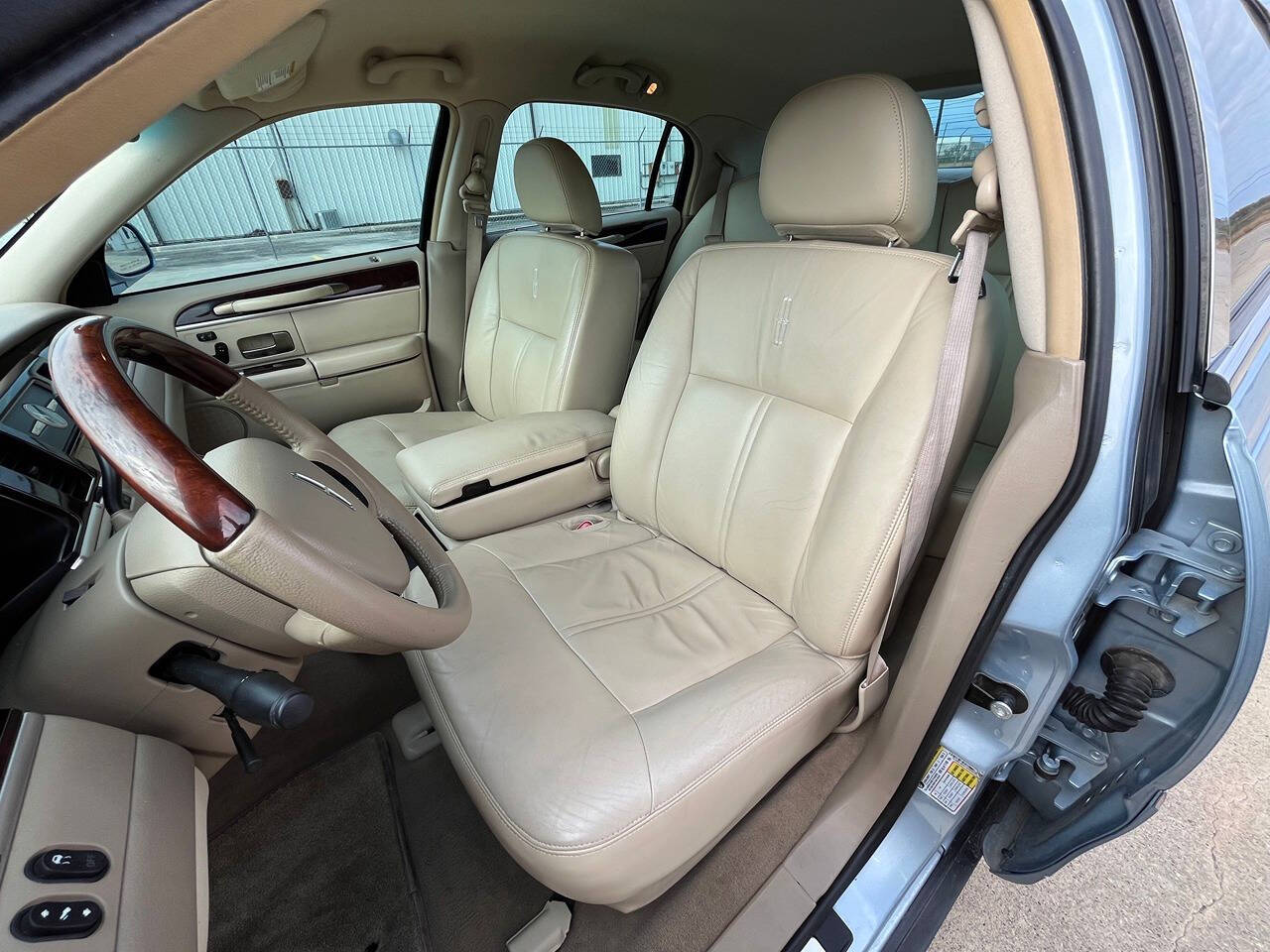 2010 Lincoln Town Car for sale at Carnival Car Company in Victoria, TX