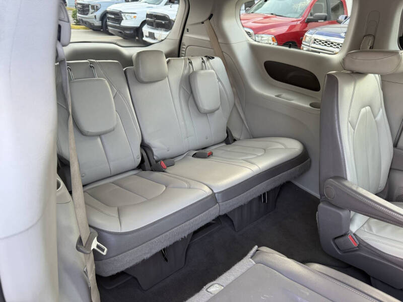 2017 Chrysler Pacifica Touring-L