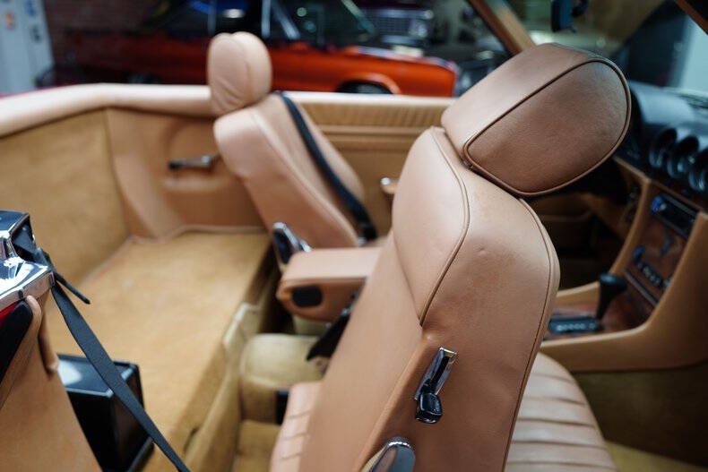 1986 Mercedes-Benz 560-Class 560 SL