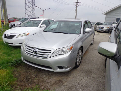 2011 Toyota Avalon for sale at CARZ R US 1 in Heyworth IL
