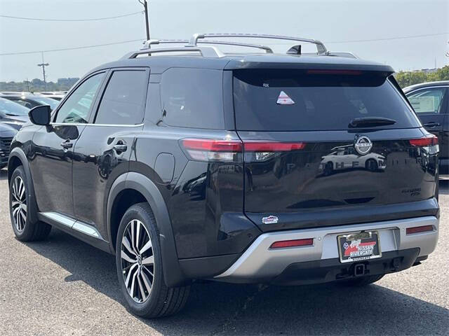 2025 Nissan Pathfinder Platinum