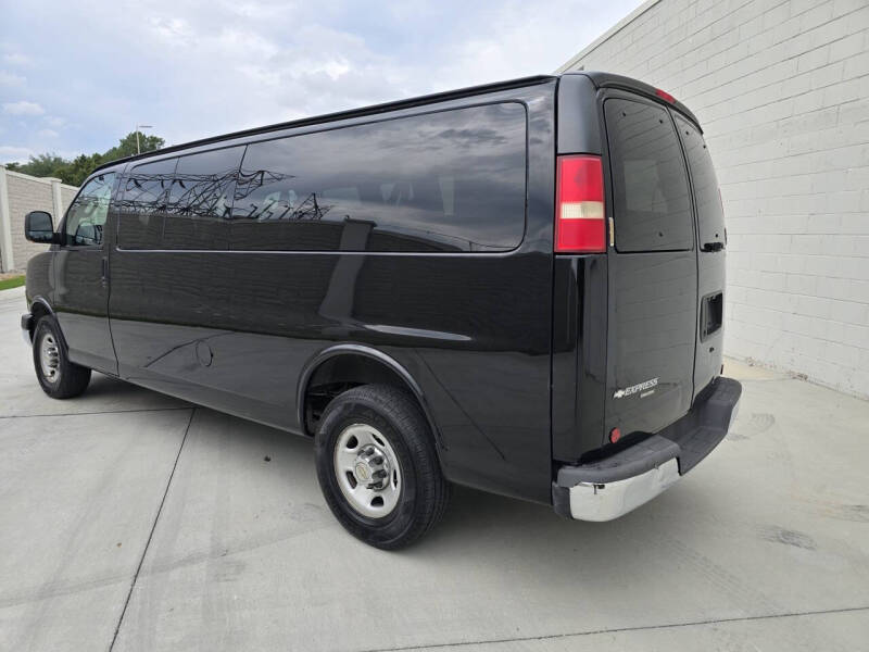 2016 Chevrolet Express Passenger LS photo 9