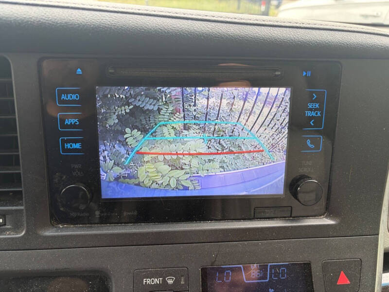 2017 Toyota Sienna XLE Premium 8-Passenger