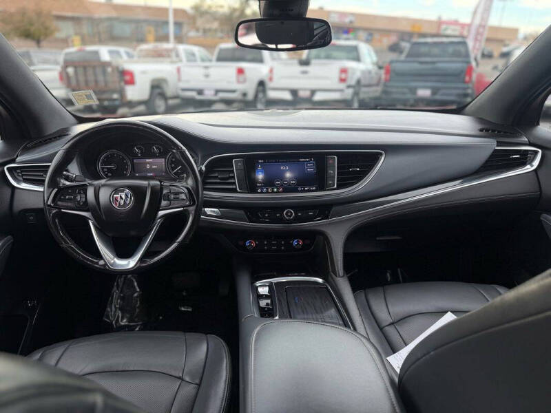 2023 Buick Enclave Essence