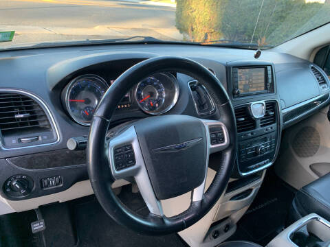 2016 Chrysler Town and Country Touring