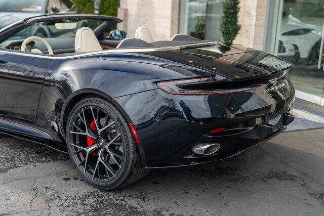 2024 Aston Martin DB12 42