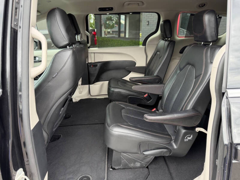 2020 Chrysler Pacifica Touring L