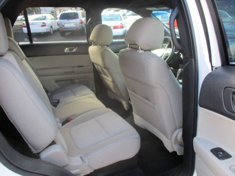 2013 Ford Explorer Base photo 8