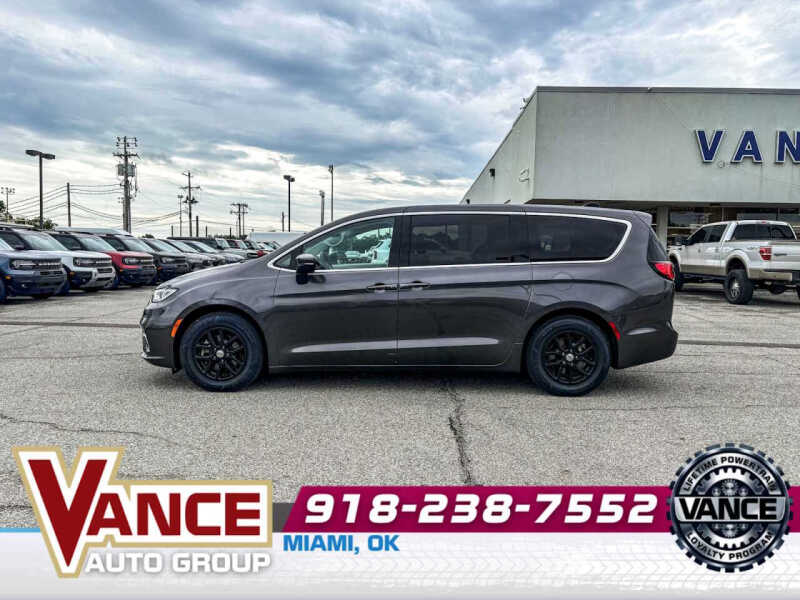 2023 Chrysler Pacifica Touring L