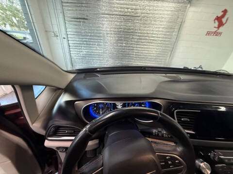 2017 Chrysler Pacifica Touring-L