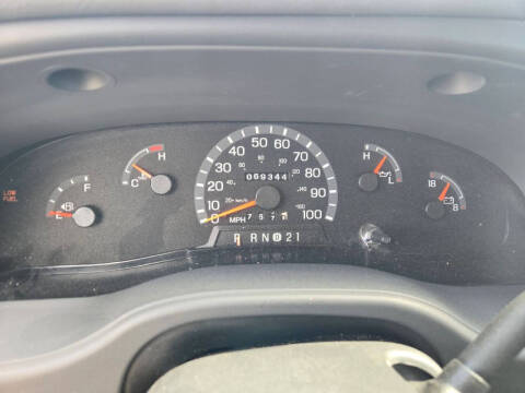 2003 Ford E-Series E-150 Base