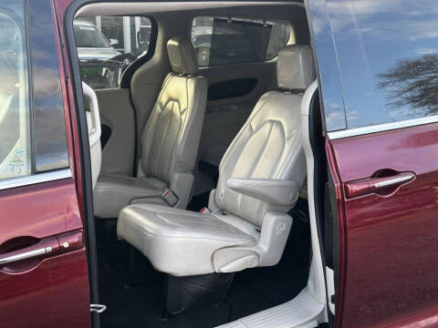 2017 Chrysler Pacifica Touring-L