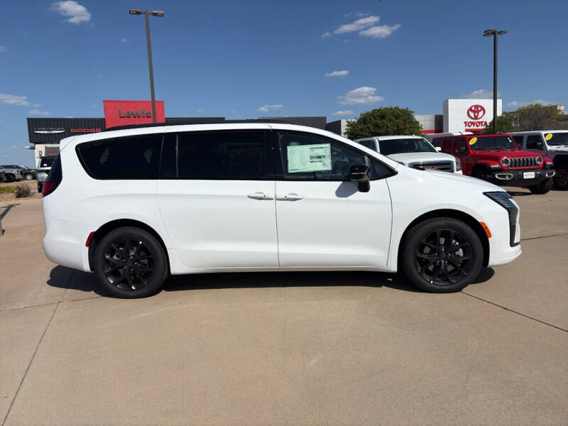 2027 Chrysler Pacifica Limited